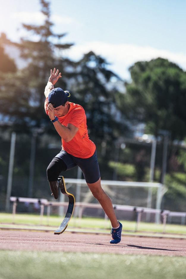 Disabled man athlete training with leg prosthesis_ _ Premium Photo
